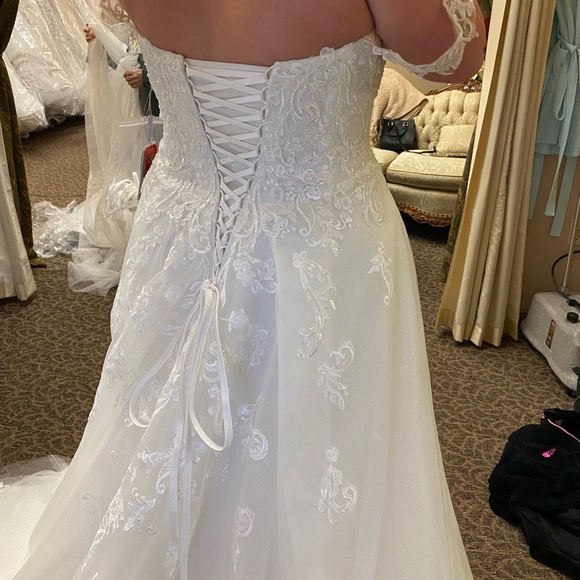 Wedding dress!!! - Picture 2 of 6